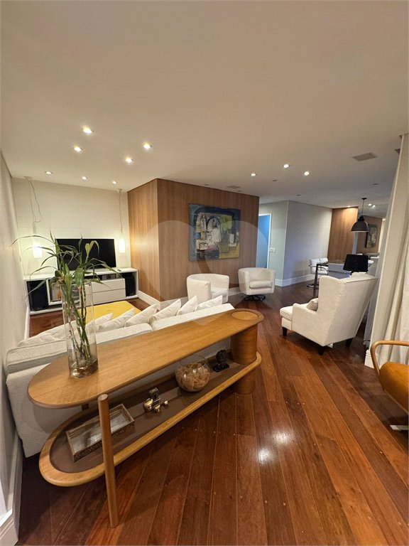 Apartamento à venda com 3 suítes em Vila Suzana, São Paulo, SP