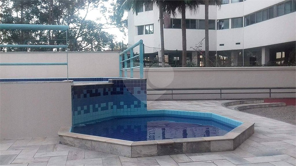 Apartamento à venda com 3 quartos, sendo 1 suíte,  em Jardim Parque Morumbi, São Paulo, SP