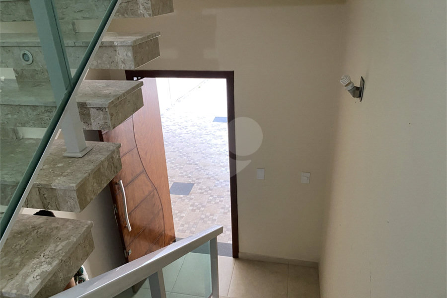 Sobrado à venda com 3 quartos, sendo 1 suíte,  em Jardim Vila Galvão, Guarulhos, SP