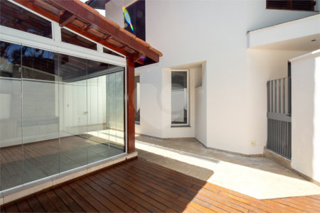 Sobrado à venda com 5 quartos, sendo 3 suítes, em Alto da Boa Vista, São Paulo, SP