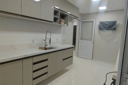 Apartamento à venda com 3 quartos, sendo 2 suítes,  em Jardim Arpoador, São Paulo, SP
