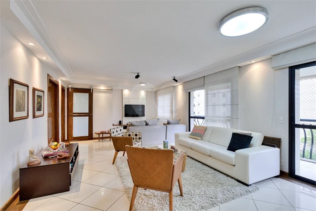 Apartamento à venda com 3 quartos, sendo 2 suítes, em Alto da Boa Vista, São Paulo, SP