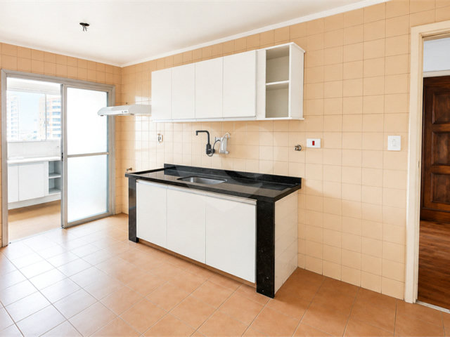Apartamento à venda com 4 quartos, sendo 1 suíte,  em Alto da Boa Vista, São Paulo, SP