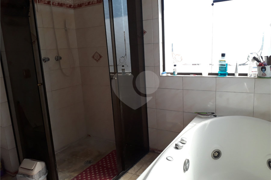 Sobrado à venda com 4 quartos, sendo 1 suíte, em Vila Constança, São Paulo, SP