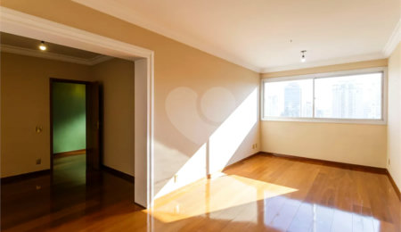 Apartamento à venda com 2 quartos, sendo 1 suíte,  em Vila Olímpia, São Paulo, SP