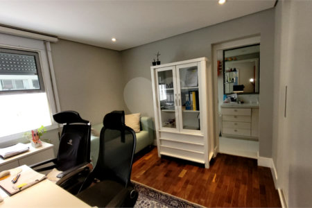 Apartamento à venda com 3 quartos, sendo 1 suíte, em Alto da Boa Vista, São Paulo, SP