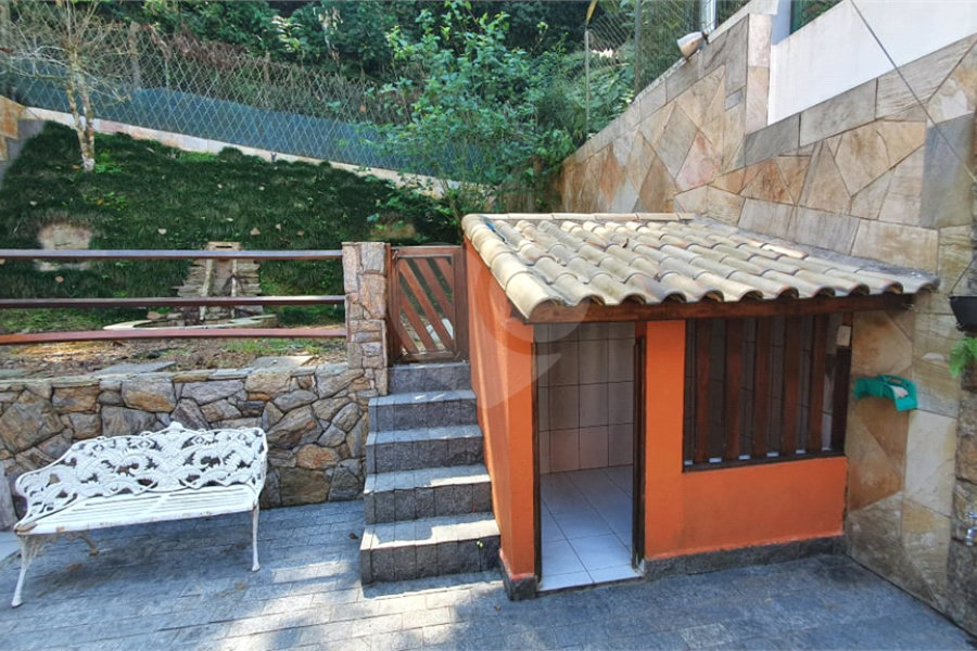 Casa à venda com 3 quartos, sendo 2 suítes, no condomínio Cond Jardim Itatinga, São Paulo - SP