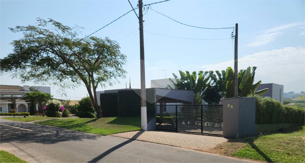 Casa à venda com 4 quartos, sendo 3 suítes, no condomínio Terras de Mont Serrat, Salto - SP
