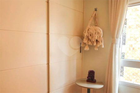 Apartamento à venda com 3 suítes em Real Parque, São Paulo, SP