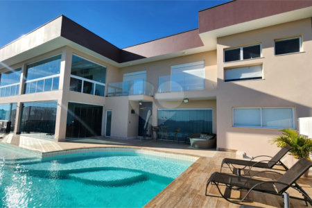 Casa à venda com 5 quartos, sendo 2 suítes, no condomínio Residencial Jardim Primavera, Louveira - SP
