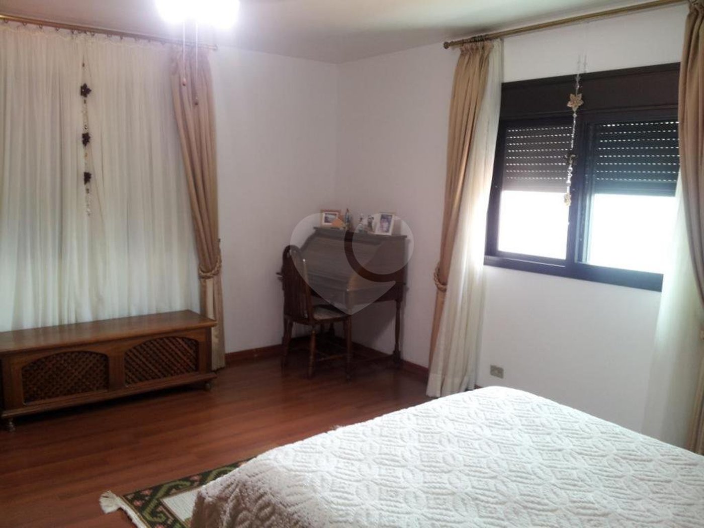 Casa Térrea à venda com 4 quartos, sendo 2 suítes,  em Jardim Floresta, São Paulo, SP