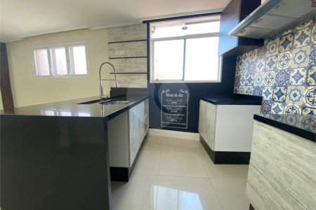 Casa à venda com 3 quartos, sendo 1 suíte, no condomínio Ana Carolina, São Paulo - SP