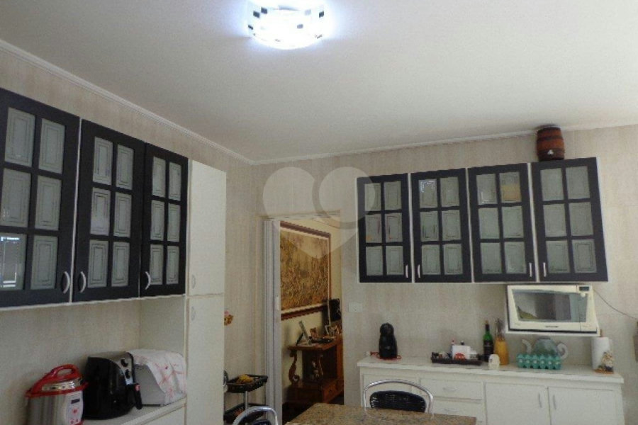 Sobrado à venda com 4 quartos, sendo 1 suíte, em Jardim Floresta, São Paulo, SP