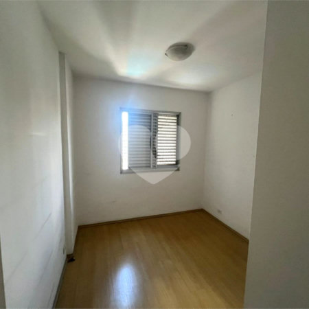 Apartamento à venda com 3 quartos, sendo 1 suíte,  em Campo Belo, São Paulo, SP