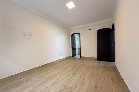 Casa à venda com 5 quartos, sendo 4 suítes, em Vila Rosália, Guarulhos, SP