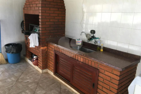 Casa à venda com 4 quartos, sendo 2 suítes,  em Vila Suzana, São Paulo, SP