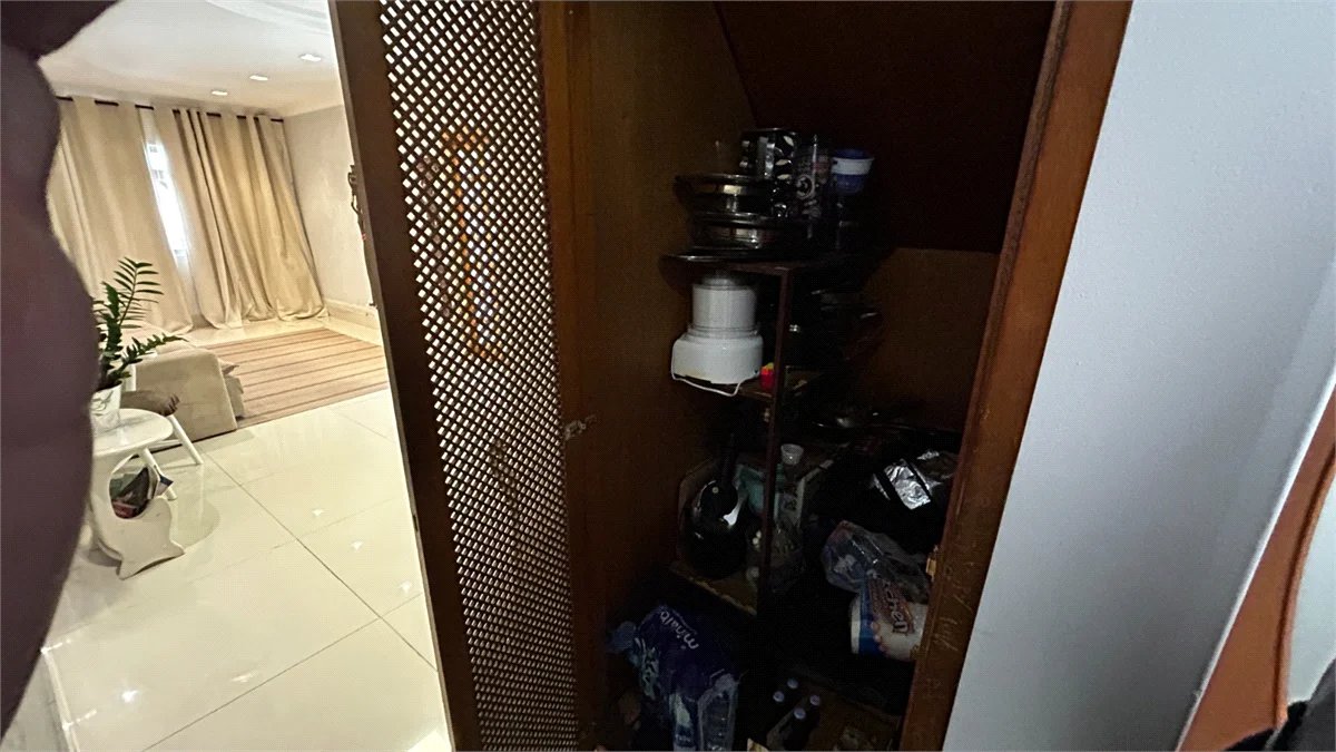 Sobrado à venda com 3 quartos, sendo 2 suítes, em Cidade São Francisco, São Paulo, SP