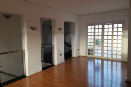 Casa à venda com 4 quartos, sendo 1 suíte,  em Vila Oliveira, Mogi das Cruzes, SP