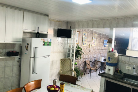 Casa à venda com 3 quartos, sendo 1 suíte, em Vila Suissa, Mogi das Cruzes, SP