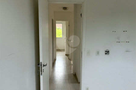 Sobrado à venda com 3 quartos em Jardim Petrópolis, Cotia, SP