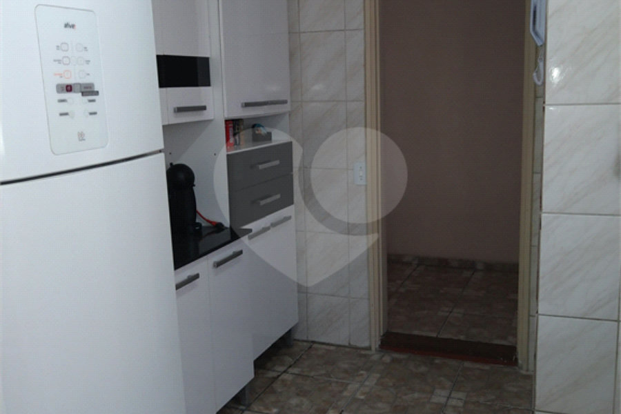 Apartamento duplex, espaçoso, ensolarado. Ideal para uma bela modernização.