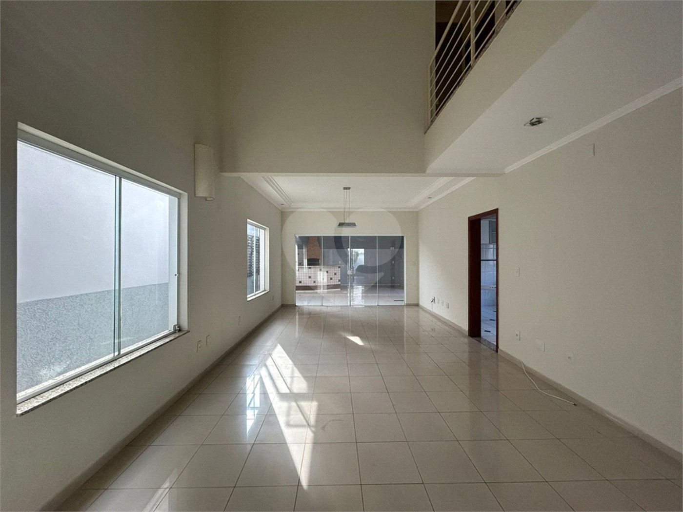 Casa à venda com 4 quartos, sendo 1 suíte,  no condomínio Lago da Boa Vista, Sorocaba - SP