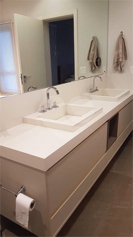 Casa à venda com 4 suítes no condomínio Residencial Jaguary, São José dos Campos - SP