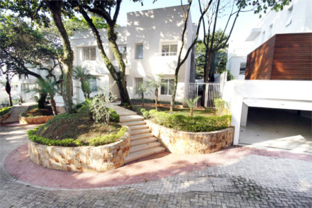 Casa à venda com 4 suítes no condomínio Vila Alba, São Paulo - SP