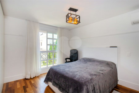 Casa à venda com 4 suítes no condomínio Conde D Eu, São Paulo - SP