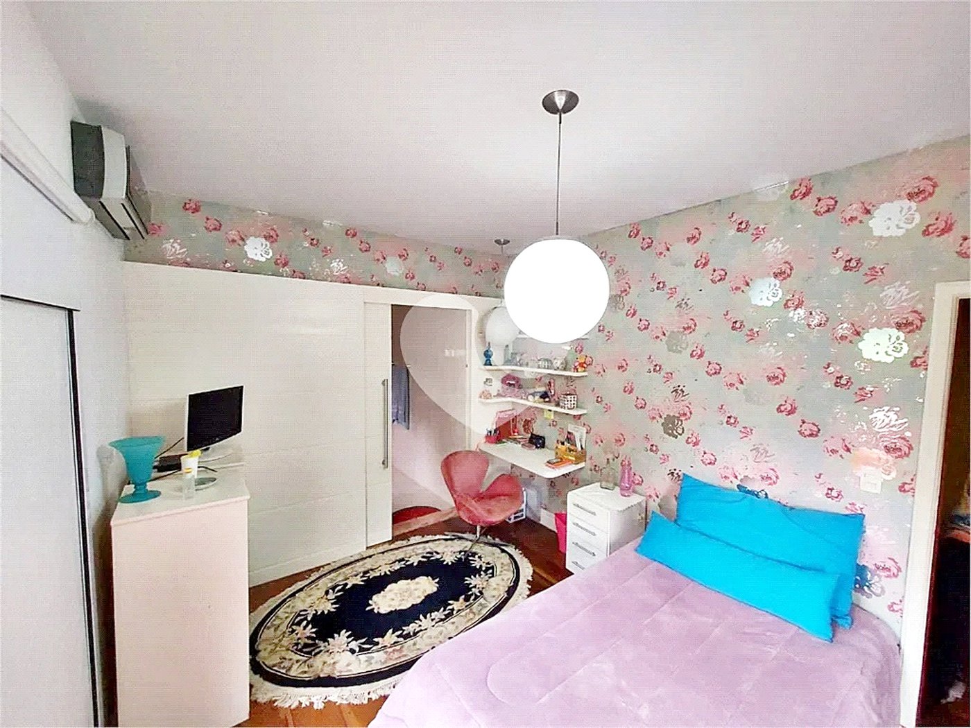Casa à venda com 4 quartos, sendo 2 suítes, no condomínio Parque Imperial da Cantareira, Mairiporã - SP