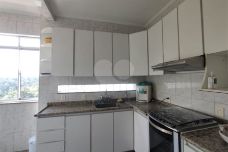 Apartamento para venda e locação na Aclimação de 108m² com 2 dormitórios e 2 banheiros, varanda