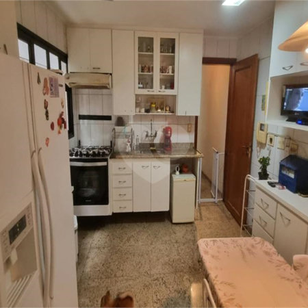 Sobrado à Venda na Aclimação - 150 m² - 2 Salas, 3 Dorms, 2 Vagas.