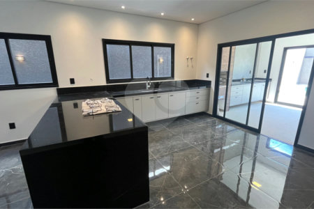 Casa Assobradada com 3 suítes na Vila Thais em Atibaia
