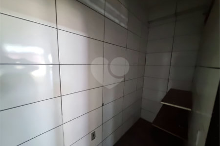 Sobrado 3 quartos e área comercial em baixo.