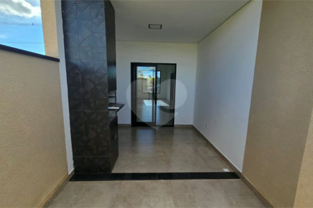 Casa à venda com 2 quartos, sendo 1 suíte, no condomínio Tivolli, Itapetininga - SP