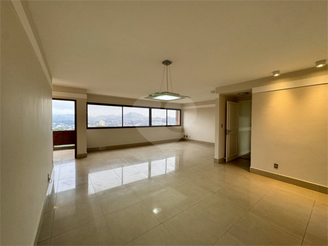 Apartamento à venda com 4 quartos, sendo 1 suíte,  em Horto Florestal, São Paulo, SP