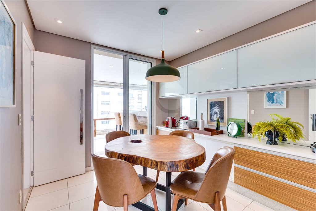 Apartamento à venda com 4 suítes em Campo Belo, São Paulo, SP