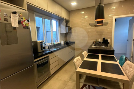 Casa à venda com 4 quartos, sendo 2 suítes, no condomínio Residencial Parque Esplanada, Votorantim - SP