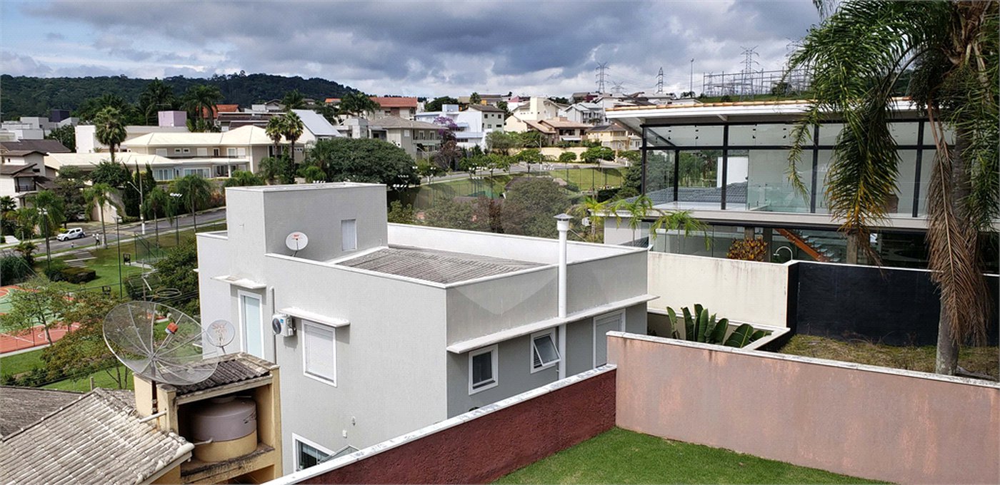 Casa à venda com 4 suítes no condomínio Real Park, Mogi das Cruzes - SP