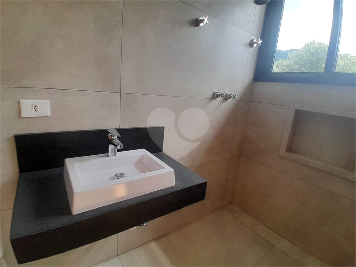 Casa à venda ou para alugar com 3 suítes no condomínio Sausalito, Mairiporã - SP