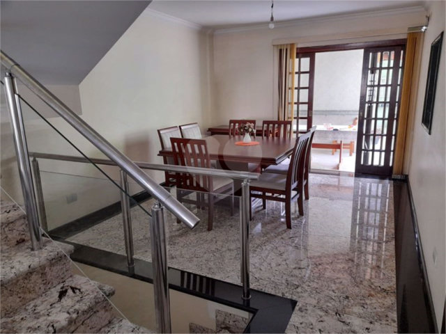 Sobrado à venda com 3 suítes em Vila Romero, São Paulo, SP