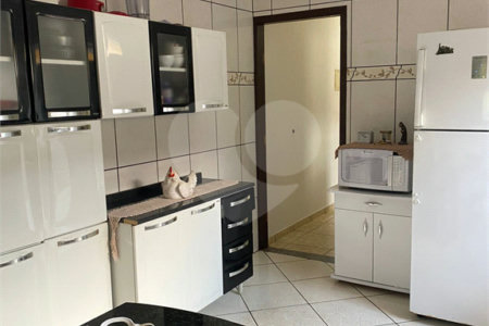 Casa à venda com 4 quartos, sendo 2 suítes,  em Vila Carolina, Itapetininga, SP