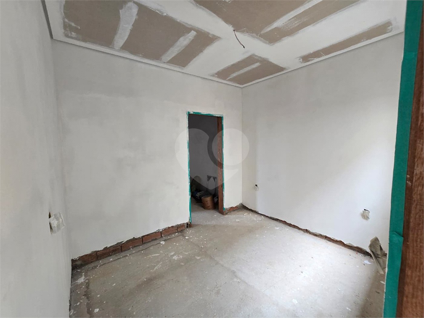 Casa à venda com 3 quartos, sendo 1 suíte, no condomínio Tivolli, Itapetininga - SP