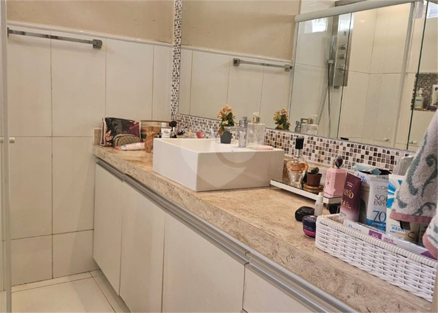 Casa à venda com 3 quartos, sendo 1 suíte, no condomínio Parque das Árvores, Sorocaba - SP