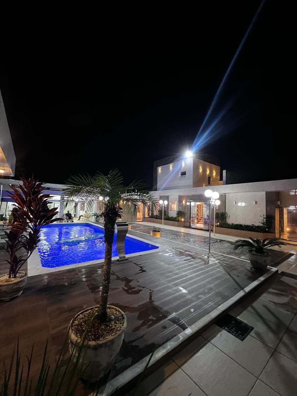 Casa à venda com 8 quartos, sendo 2 suítes, em Flórida, Praia Grande, SP