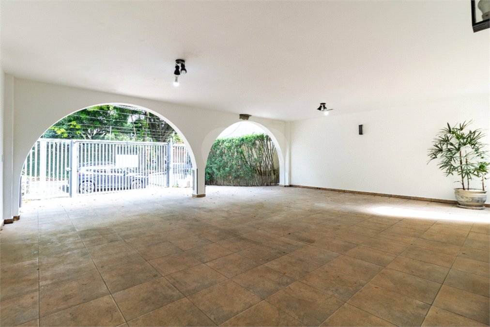 Sobrado à venda com 4 quartos, sendo 2 suítes, em Alto de Pinheiros, São Paulo, SP
