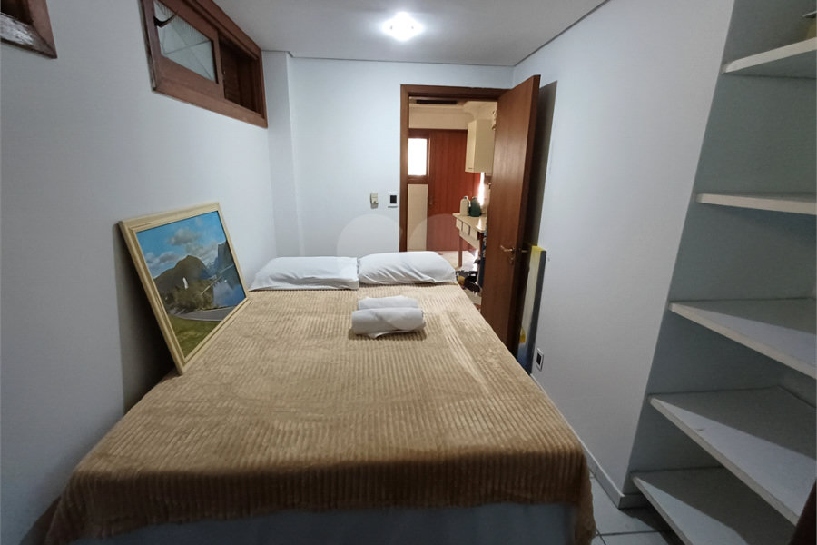 Casa à venda com 4 quartos, sendo 2 suítes, no condomínio Champs Elysees Village, Mairiporã - SP
