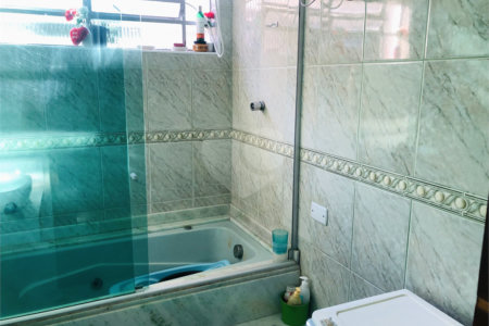 Casa à venda com 3 quartos, sendo 1 suíte, em Vila Suissa, Mogi das Cruzes, SP