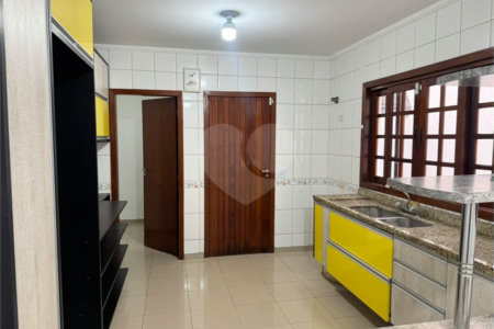 Sobrado à venda ou para alugar com 3 suítes em Vila Sônia, São Paulo, SP