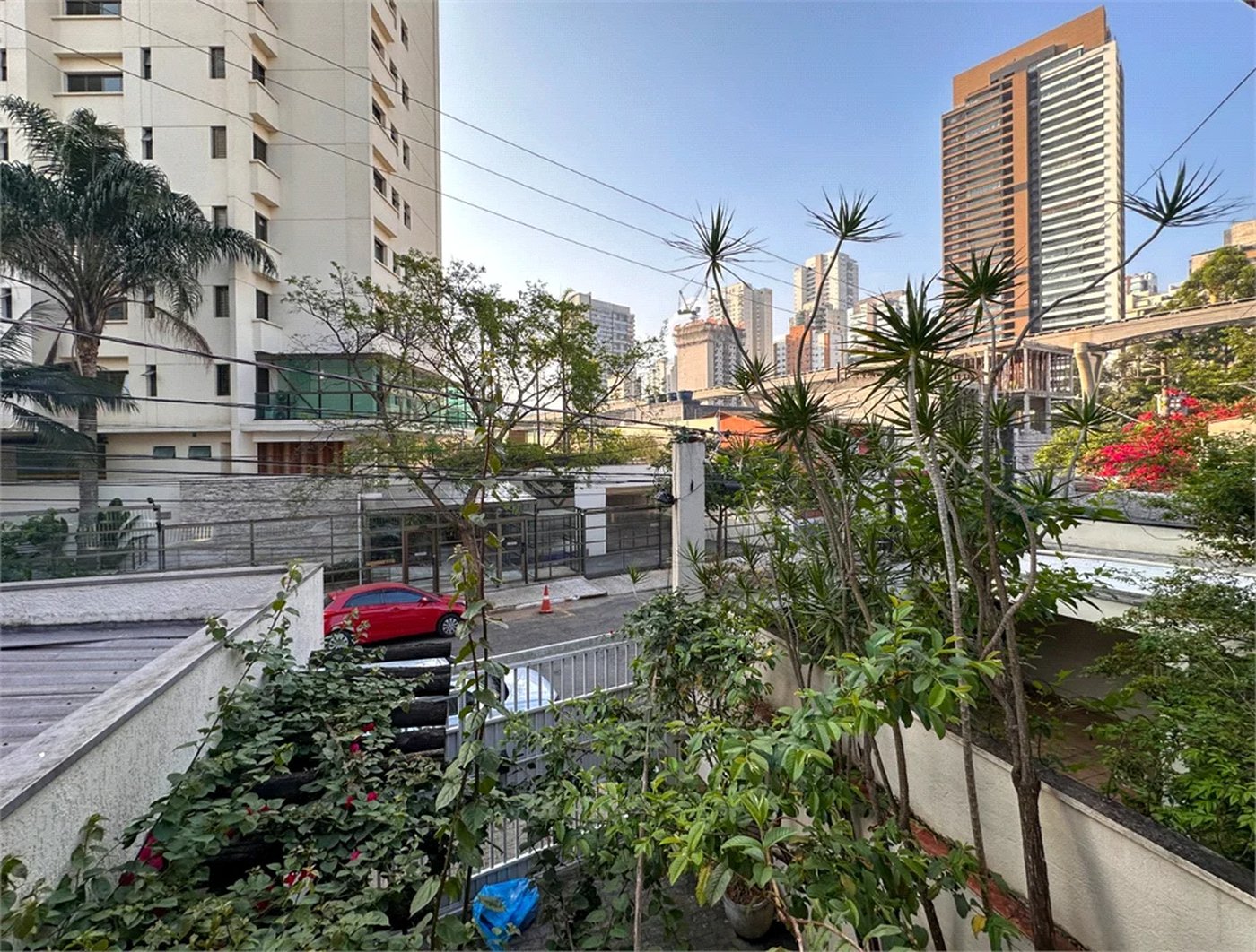 Casa à venda com 3 quartos, sendo 1 suíte, no condomínio Barão do Triunfo, São Paulo - SP